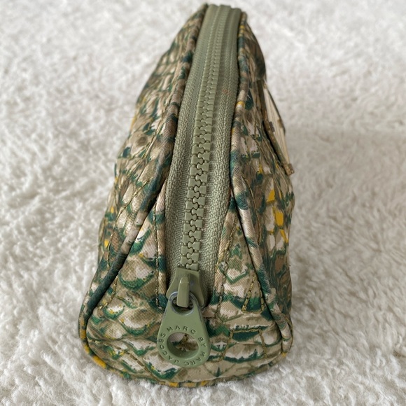 ❤️ Marc Jacobs Snake Print Quilted Cosmetic Case - Picture 9 of 11